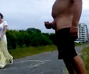 Молоденькую брюнетку Dani Daniels трахает зрелый ljvfiytt gjhyj dbltj мужчина