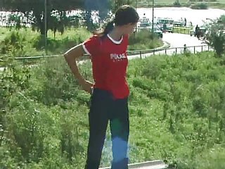 Худая дамашни парнуха шлюха и два члена в жестком анале