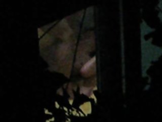 Милая детка включила веб-камеру и домашнее порно с секс игрушками трахает свою киску