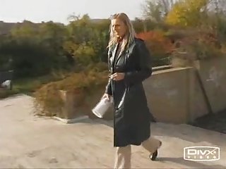Парень потер языком свою лучшее домашнее порно видео киску и трахнул молодую блондинку в анал